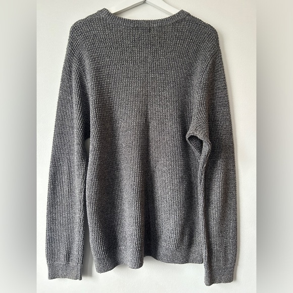 H&M - Grey Crew Neck Waffle Knit Sweater, Relaxed Fit (Size Men’s Medium M) - Picture 4 of 4